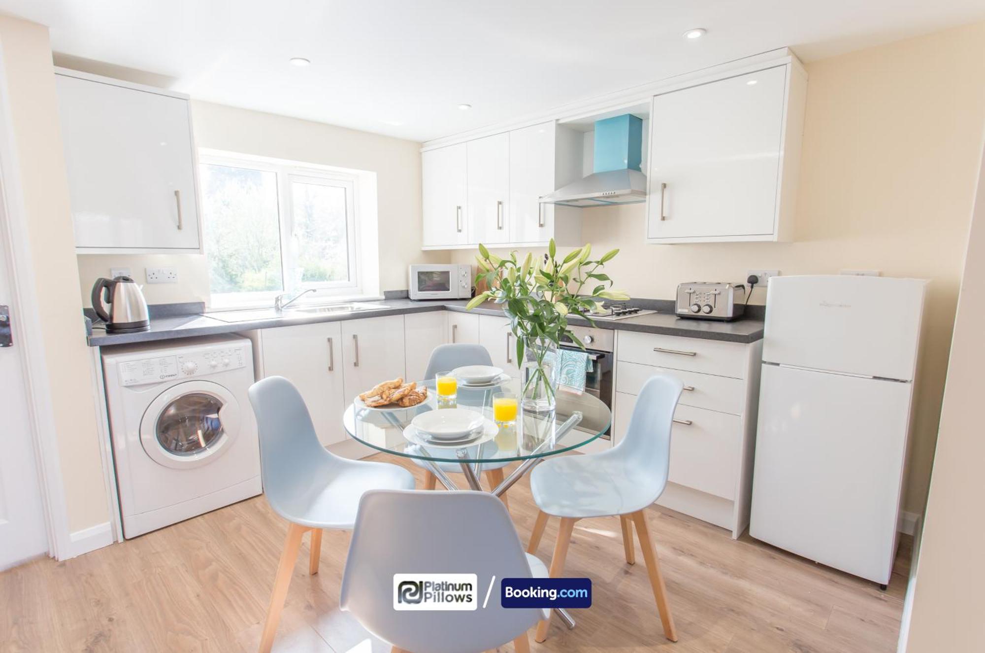 Modern Oxford 2 Bedroom Apartments, Near John Radcliffe Hospital, Weekly & Monthly Deals Екстериор снимка